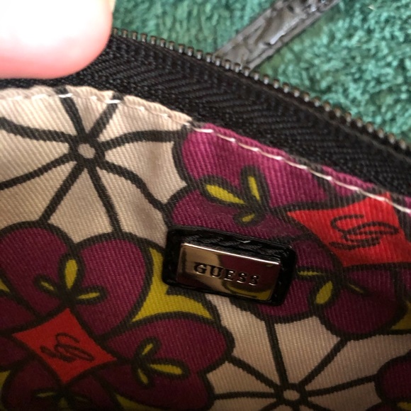 NWOT Black Guess Wristlet - Picture 2 of 5